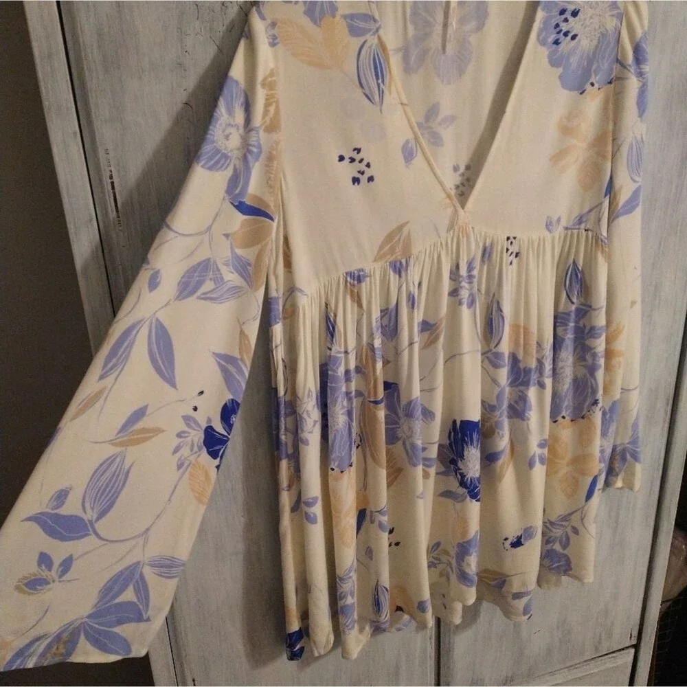 Free people  V-neck Floral top Xs boho Cottagecore feminine